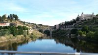 Disfruta de su riqueza cultural, desde la imponente Catedral hasta la sinuosa belleza del río Tajo que abraza la ciudad.
