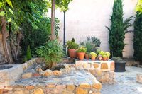 Detalle del jardín de La Fuente Gorda, casa rural en Cabañeros.
