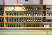 Muestrario de aceites en la recepción de la Finca La Pontezuela. Muestrario de aceites en la recepción de la Finca La Pontezuela.