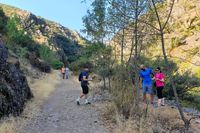 El camino de la ruta del Boquerón del Estena es pedregoso, pero el recorrido es prácticamente llano.