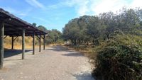 Aparcamiento de la ruta del Área recreativa del Acebo y las Fuentes al comienzo de la ruta en río Estena. Aparcamiento de la ruta del Área recreativa del Acebo y las Fuentes al comienzo de la ruta en río Estena.
